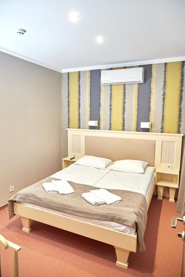 Motel Korona Mostyska Esterno foto