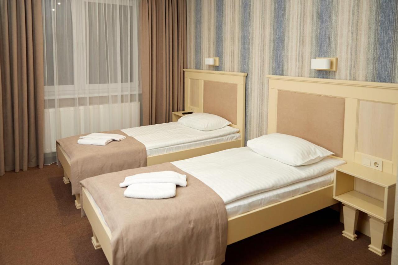Motel Korona Mostyska Esterno foto