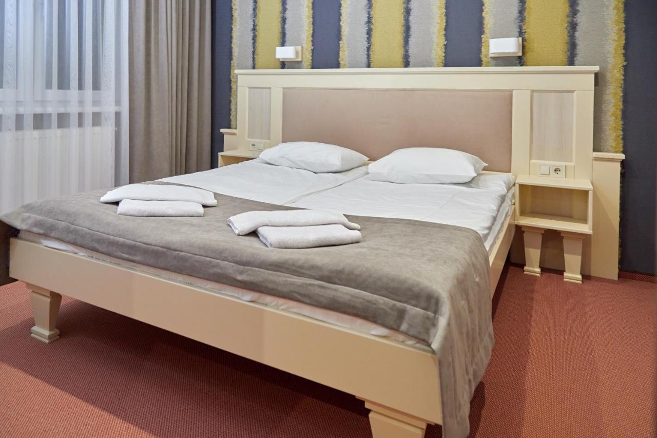Motel Korona Mostyska Esterno foto