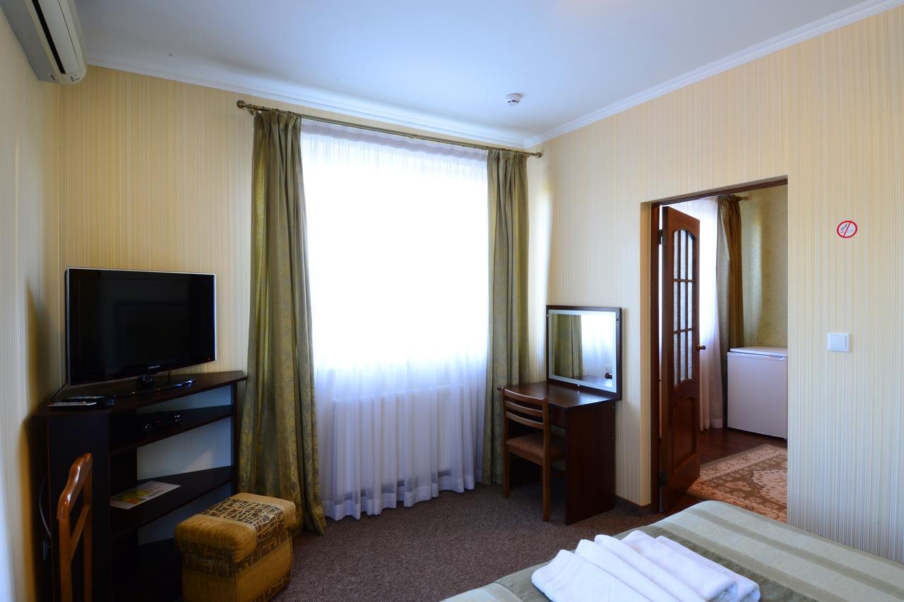 Motel Korona Mostyska Esterno foto